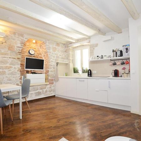 Pisinium Apartment Rovinj Buitenkant foto
